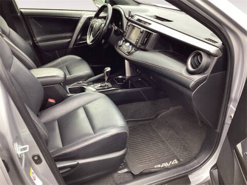 2017 Toyota RAV4 Hybrid SE