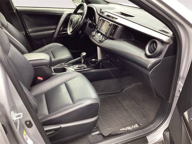 2017 Toyota RAV4 Hybrid SE