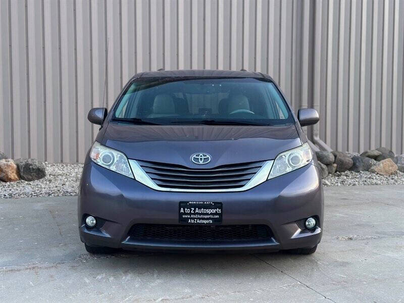 2014 Toyota Sienna XLE photo 5