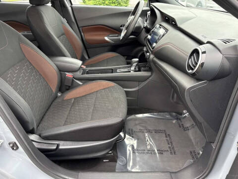 2021 Nissan Kicks SR