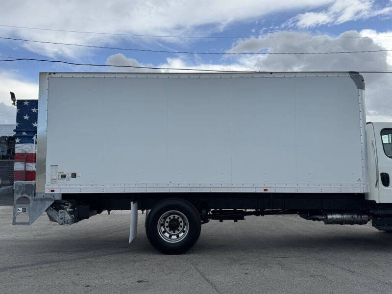 2019 Freightliner M2 106