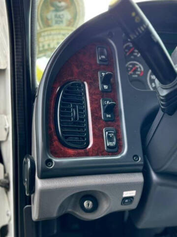 2018 Freightliner M2 106