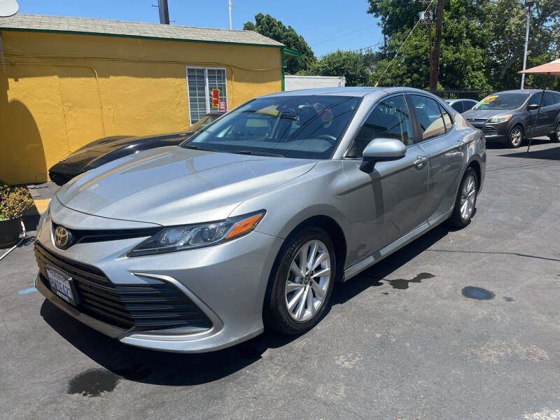 2021 Toyota Camry LE photo 3