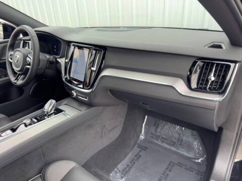 2024 Volvo S60 B5 Plus Black Edition