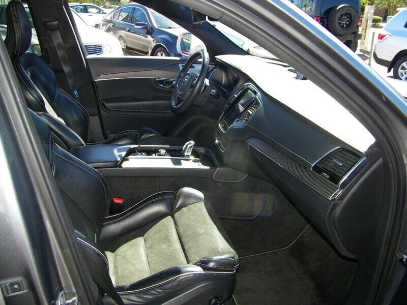 2019 Volvo XC90 T8 eAWD R-Design