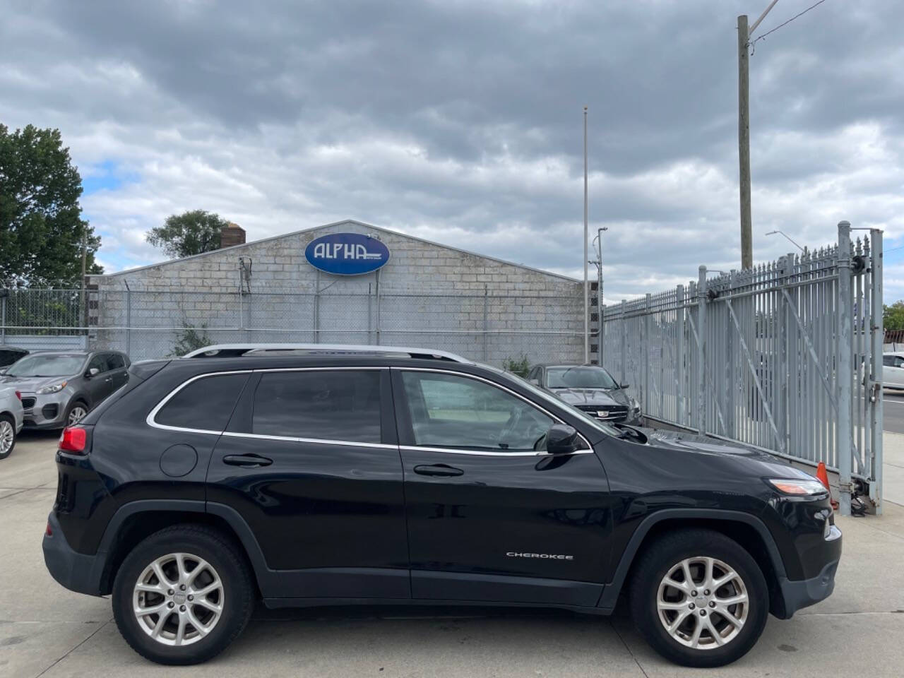 2016 Jeep Cherokee for sale at Alpha Auto Sales in Detroit, MI