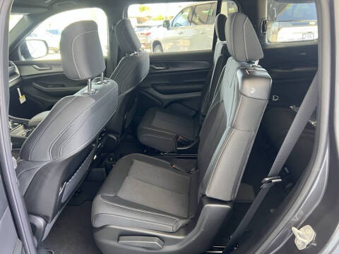 2025 Jeep Grand Cherokee L Laredo