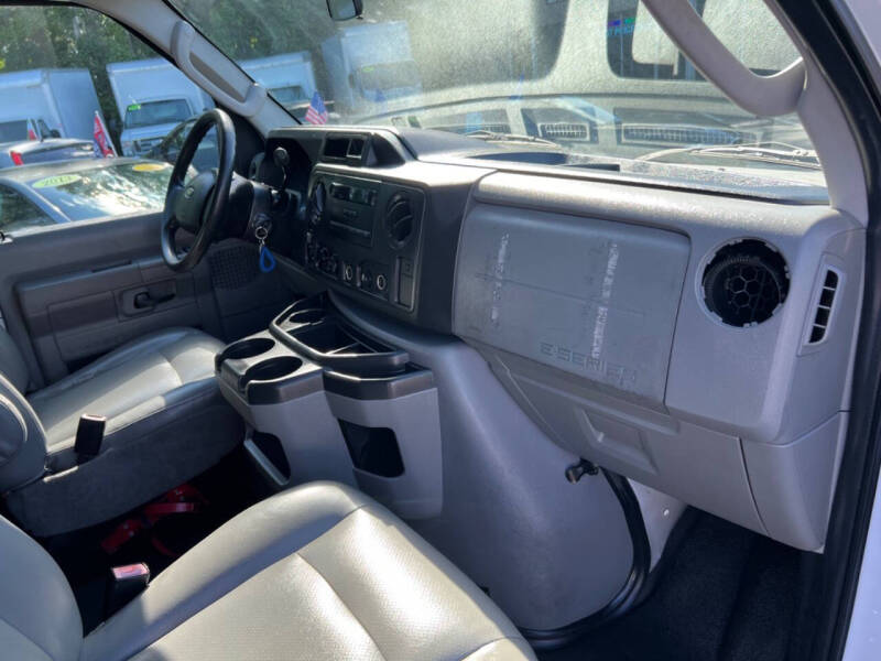 2009 Ford E-Series E-350 SD XLT