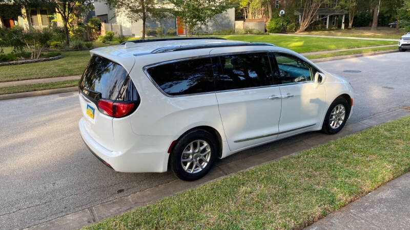 2020 Chrysler Pacifica Touring L photo 5