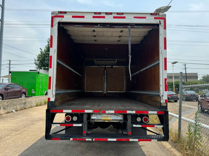 2013 Freightliner M2 106