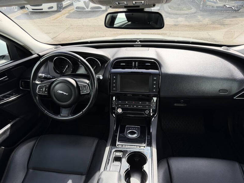 2017 Jaguar XE 25t