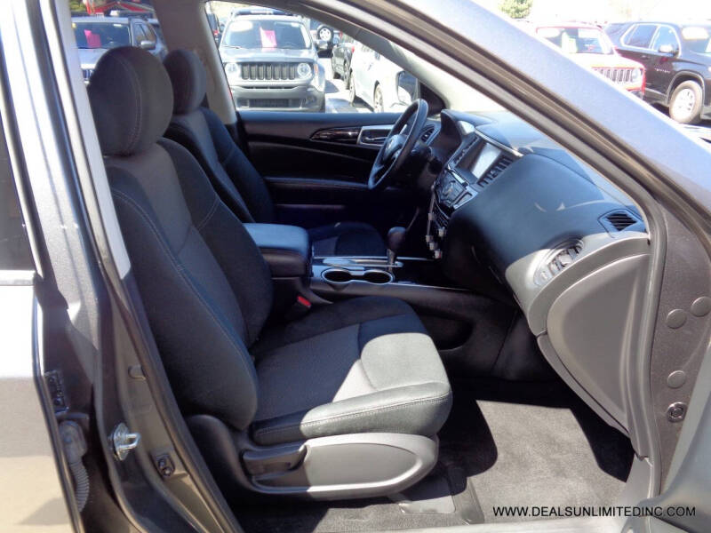2019 Nissan Pathfinder S