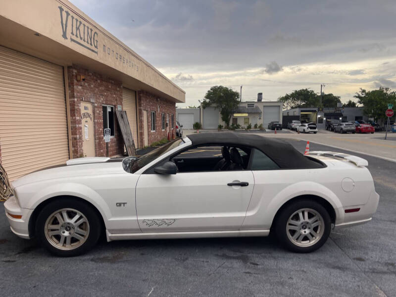 Used 2007 Ford Mustang GT Deluxe with VIN 1ZVFT85H975222044 for sale in Pompano Beach, FL