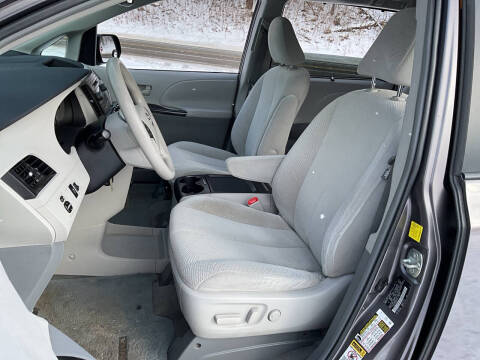 2011 Toyota Sienna LE 7-Passenger