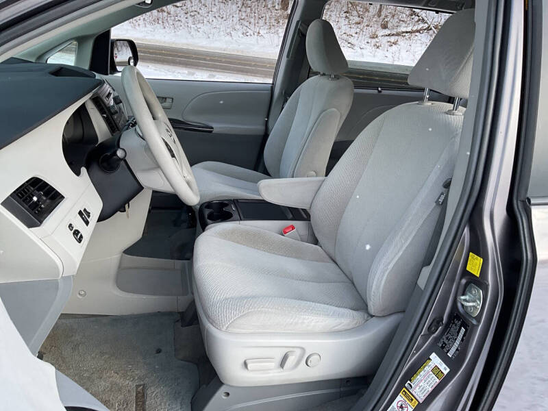 2011 Toyota Sienna LE 7-Passenger