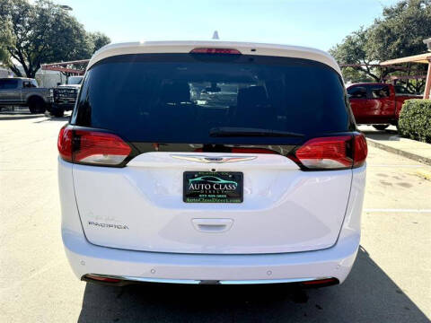 2020 Chrysler Pacifica Touring L