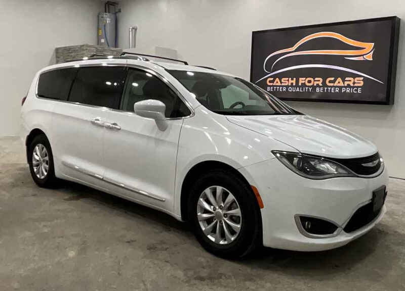 2018 Chrysler Pacifica Touring L's photo