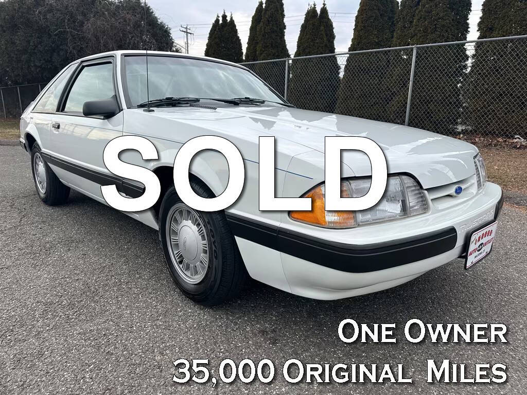 1988 Ford Mustang 2