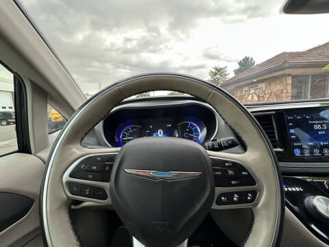 2017 Chrysler Pacifica Hybrid Platinum