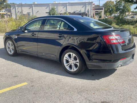 2015 Ford Taurus SE
