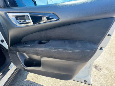 2016 Nissan Pathfinder SV