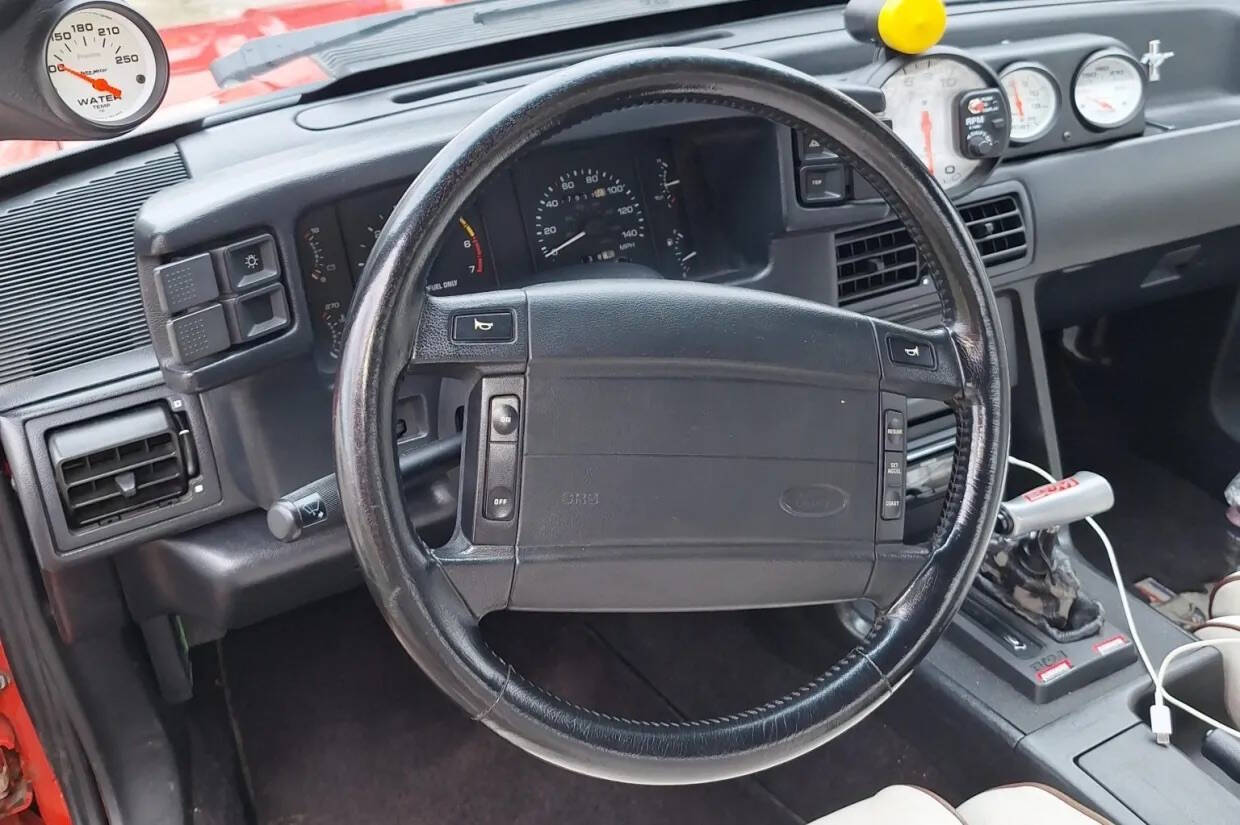 1992 Ford Mustang 5