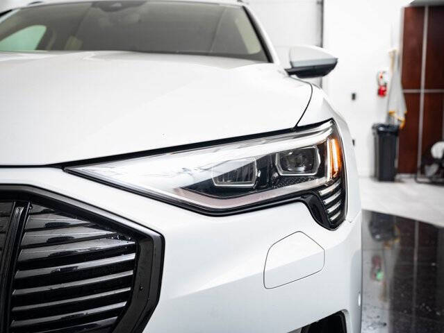 2022 Audi e-tron quattro Premium