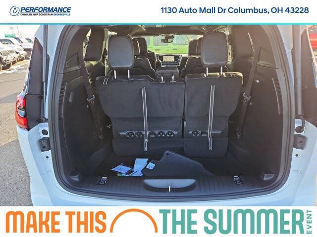 2026 Chrysler Pacifica Select