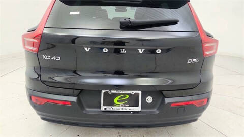 2024 Volvo XC40 B5 Plus Dark Theme