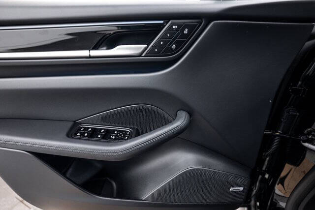 2025 Porsche Macan 4S Electric