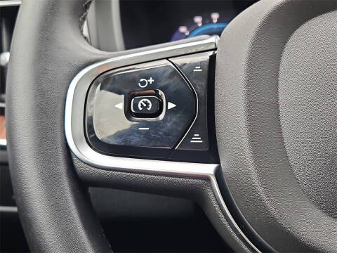 2023 Volvo XC60 B6 Ultimate Dark Theme