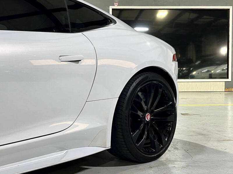 2016 Jaguar F-TYPE R