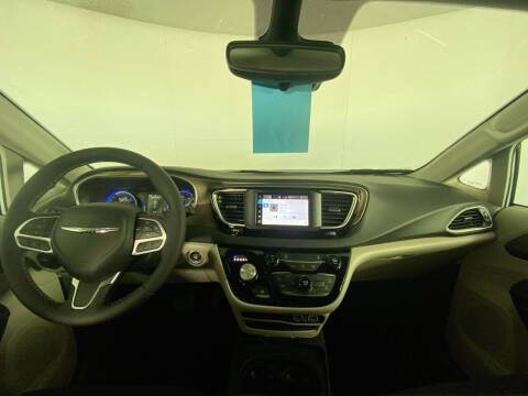 2024 Chrysler Voyager LX