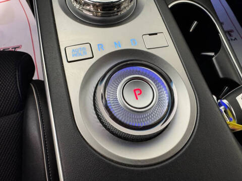 2023 Genesis GV70 2.5T Standard