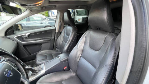 2016 Volvo XC60 T5 Drive-E Platinum