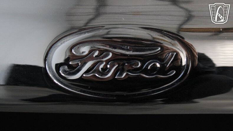 1948 Ford Deluxe