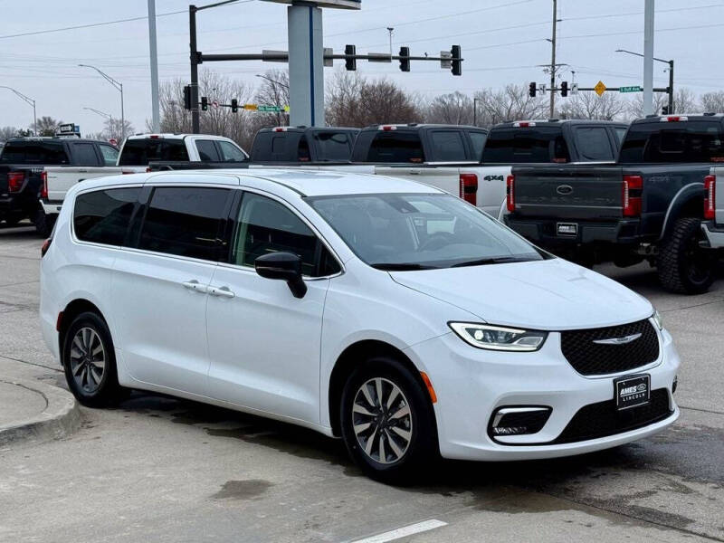 2024 Chrysler Pacifica Plug-In Hybrid Select