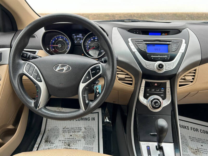 2012 Hyundai Elantra GLS photo 11