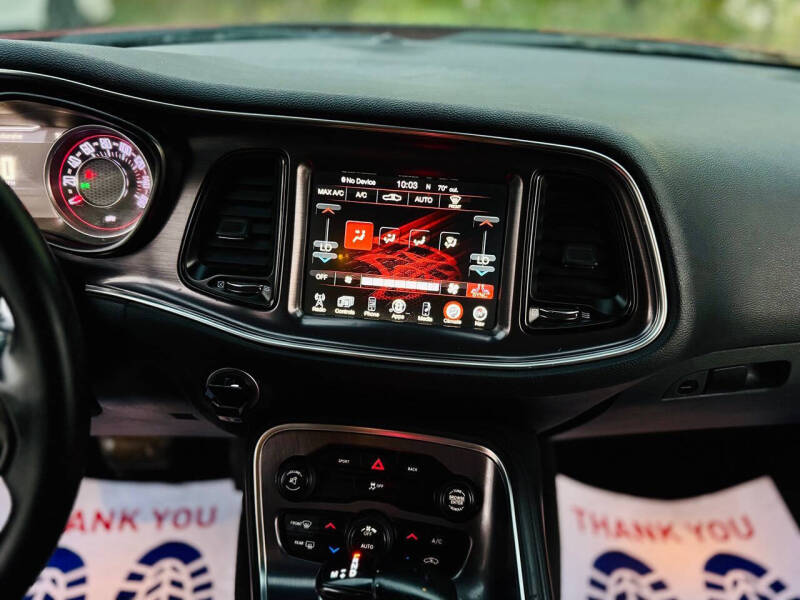 2015 Dodge Challenger SXT