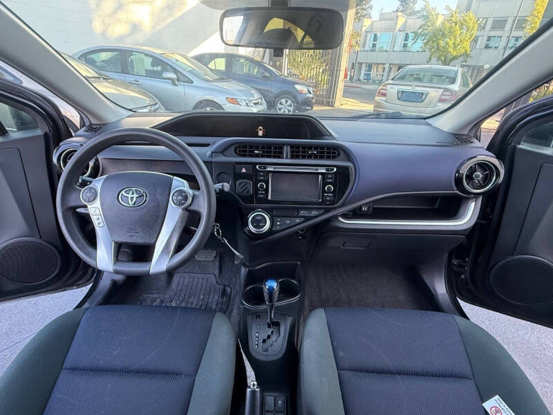 2016 Toyota Prius c Two