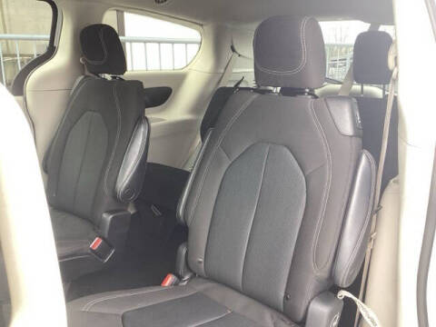 2022 Chrysler Voyager LX