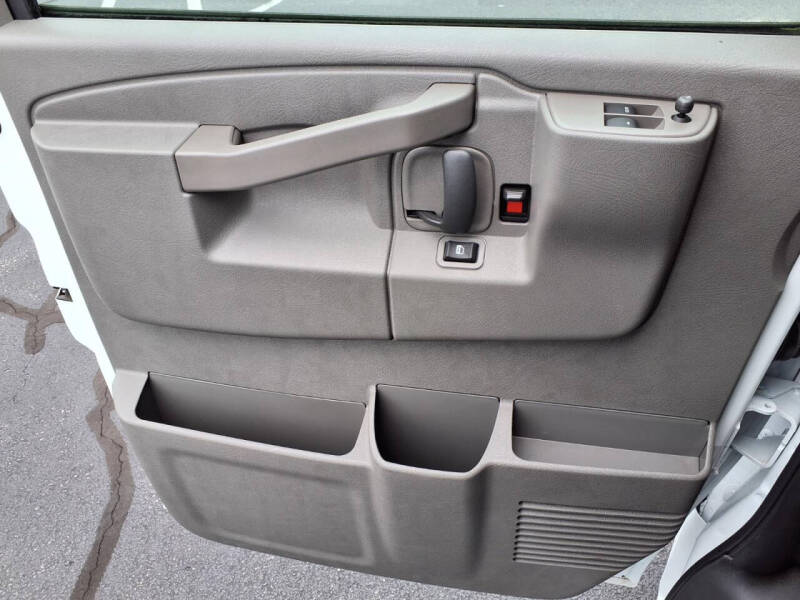 2025 GMC Savana 3500