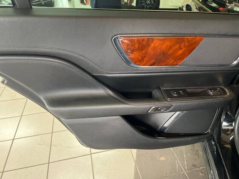 2017 Lincoln Continental Premiere