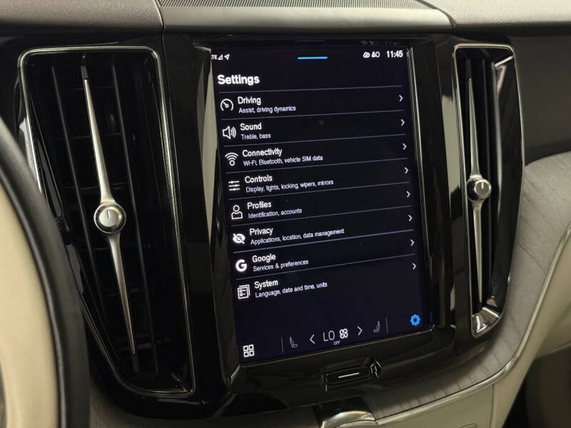 2023 Volvo XC60 B5 Plus Bright Theme