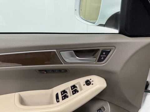 2011 Audi Q5 2.0T quattro Premium Plus