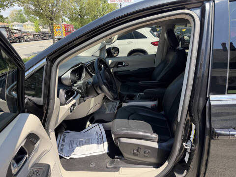 2022 Chrysler Pacifica Touring L