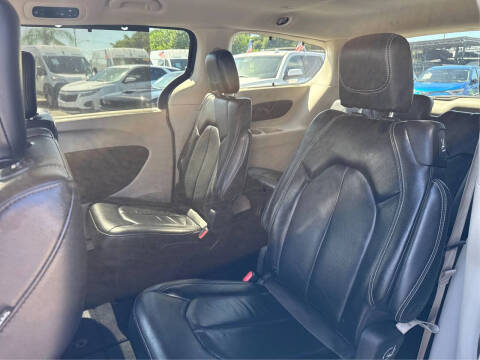 2022 Chrysler Pacifica Touring L