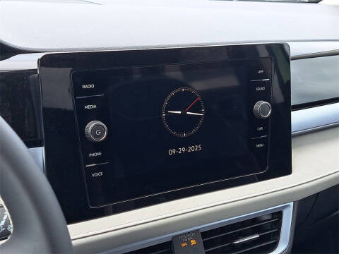 2025 Volkswagen Taos SE