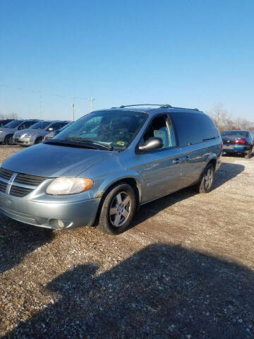 2005 Dodge Grand Caravan for sale at WESTSIDE GARAGE LLC in Keokuk IA