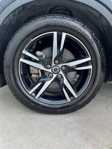 2023 Volvo XC40 B5 Plus Bright Theme